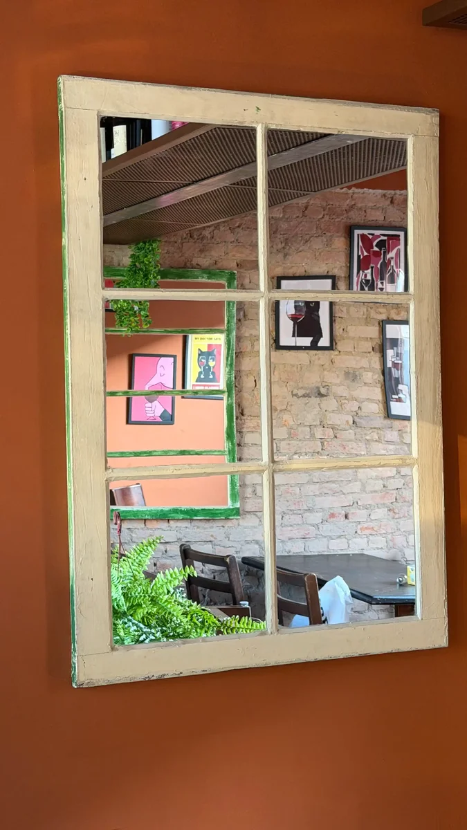 Espaço Laje e salão principal do Vinho no Boteco Unidade Tatuapé na Rua Itapura