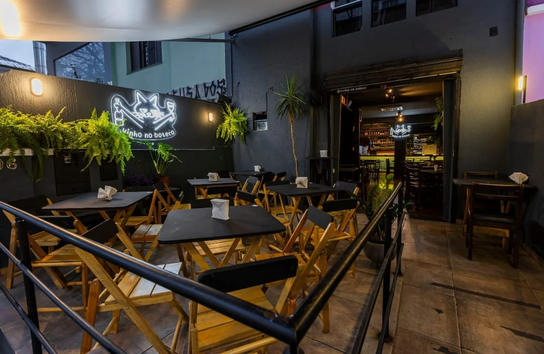 Ambiente acolhedor e decoração rústica da Unidade Vila Mariana