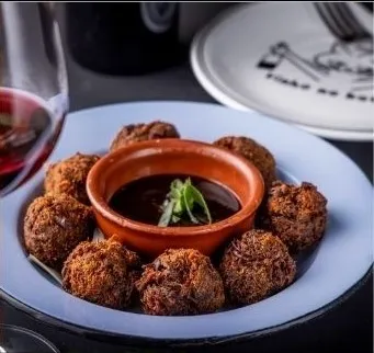 Petisco de boteco contemporâneo e sofisticado do Vinho no Boteco